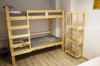 Хостелы Hostel Oras Вильнюс Кровать в общем номере с 4 кроватями-1